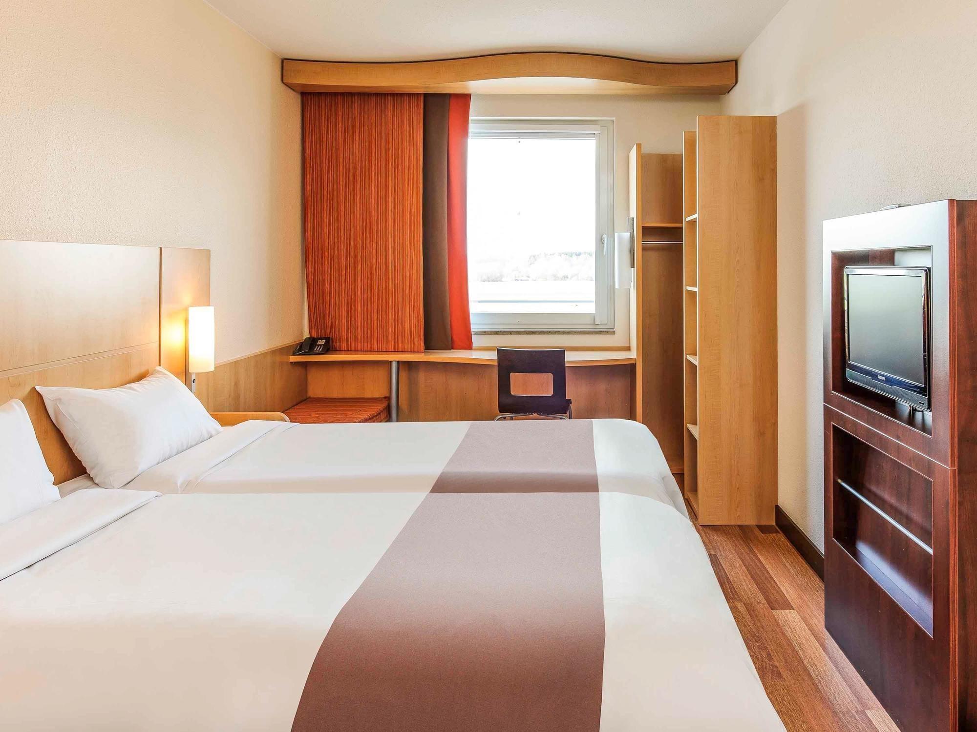 Ibis Hotel Friedrichshafen Airport Messe Esterno foto