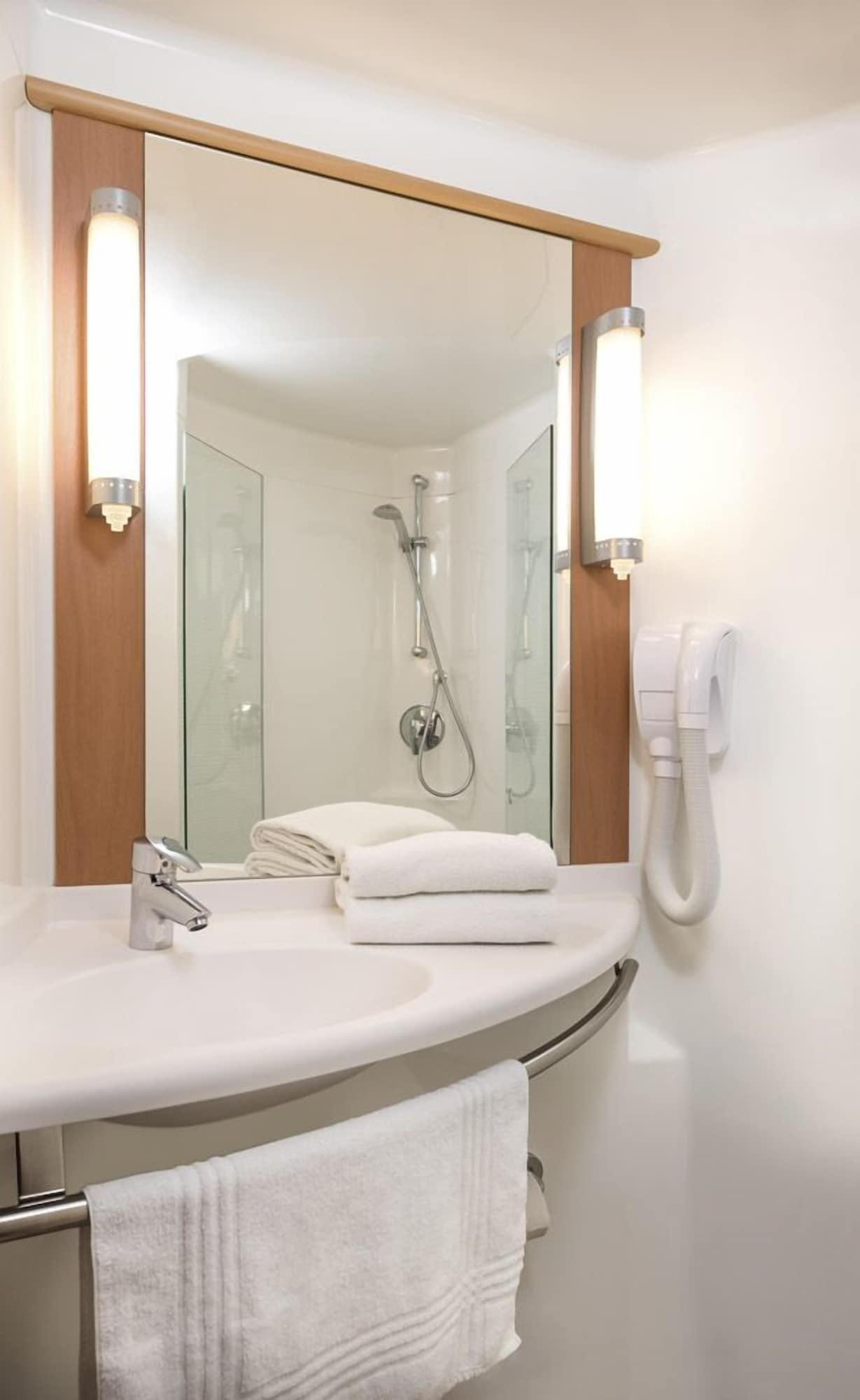 Ibis Hotel Friedrichshafen Airport Messe Esterno foto
