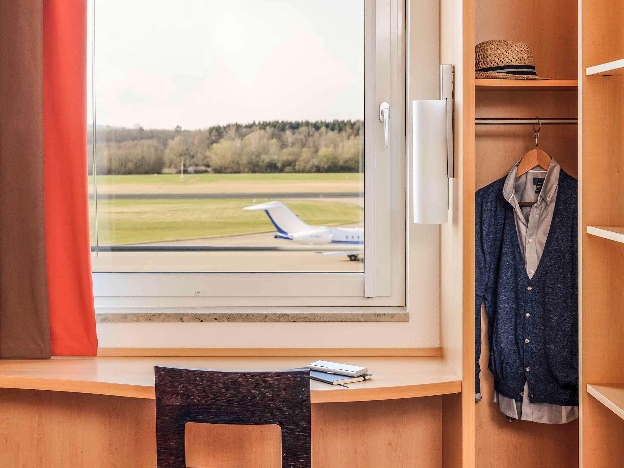 Ibis Hotel Friedrichshafen Airport Messe Esterno foto