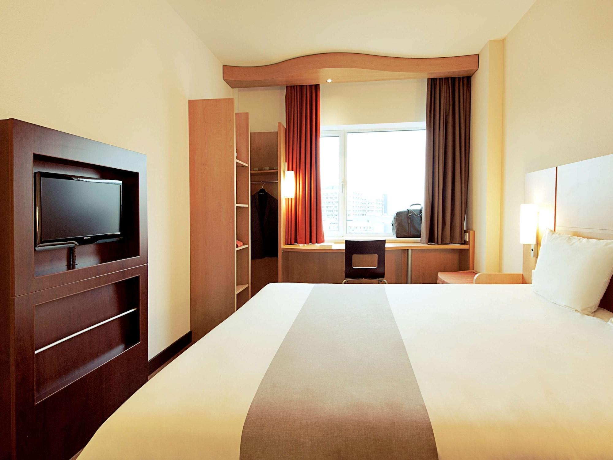 Ibis Hotel Friedrichshafen Airport Messe Esterno foto