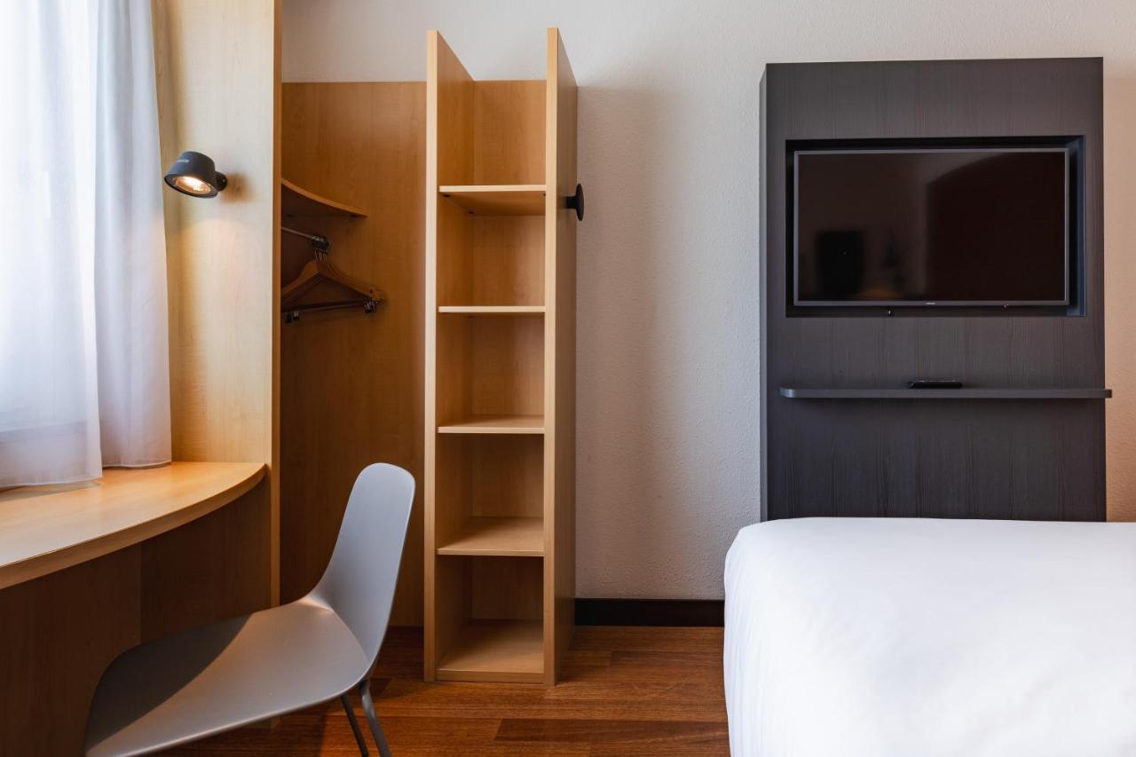 Ibis Hotel Friedrichshafen Airport Messe Esterno foto
