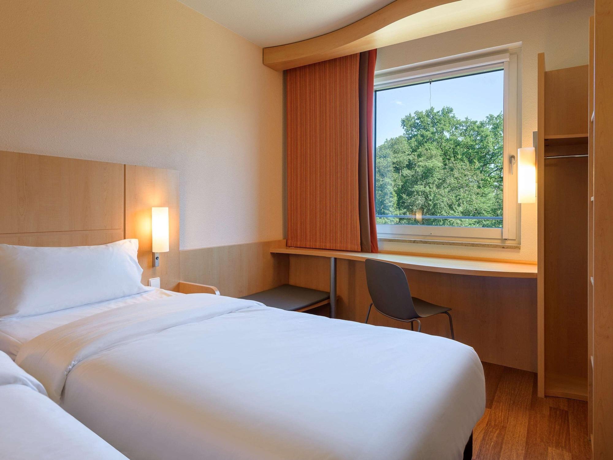Ibis Hotel Friedrichshafen Airport Messe Esterno foto