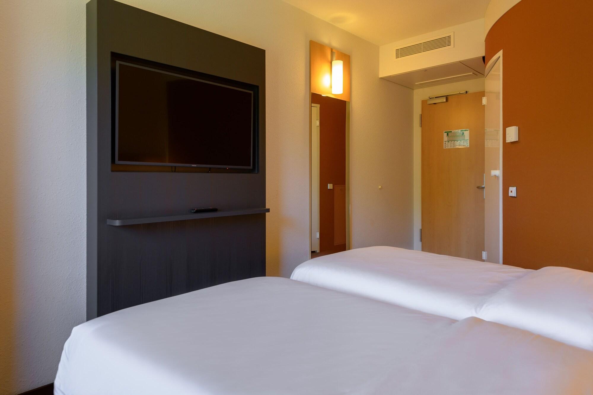 Ibis Hotel Friedrichshafen Airport Messe Esterno foto