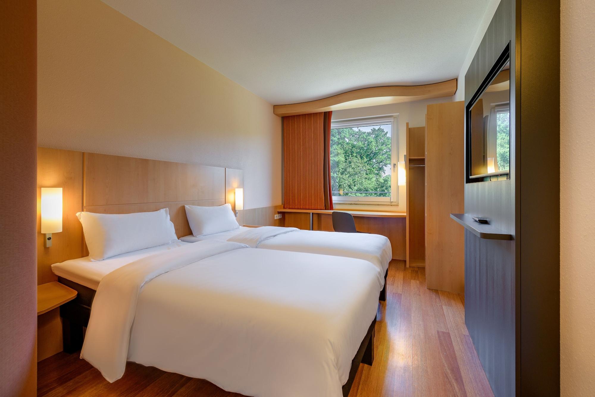Ibis Hotel Friedrichshafen Airport Messe Esterno foto