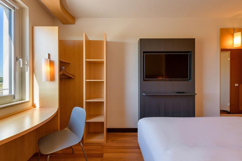 Ibis Hotel Friedrichshafen Airport Messe Esterno foto