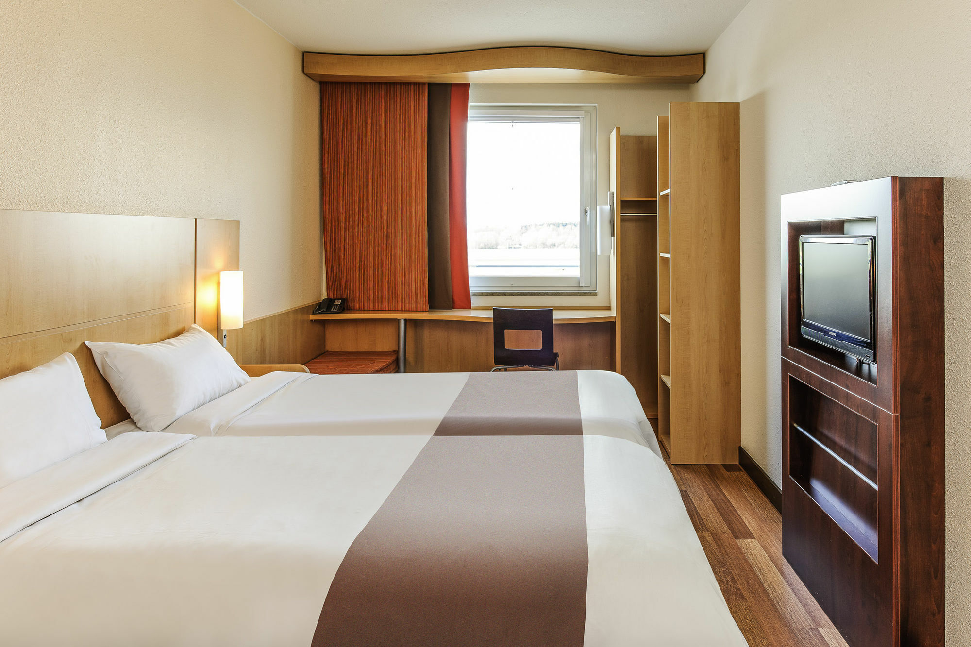 Ibis Hotel Friedrichshafen Airport Messe Esterno foto